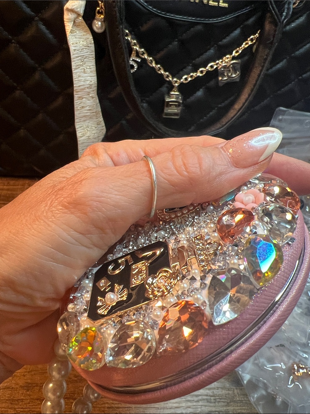 Embellished Crystal Mirror Compact/ Pearl Keychain Pearl Strap - Picture 5 of 7